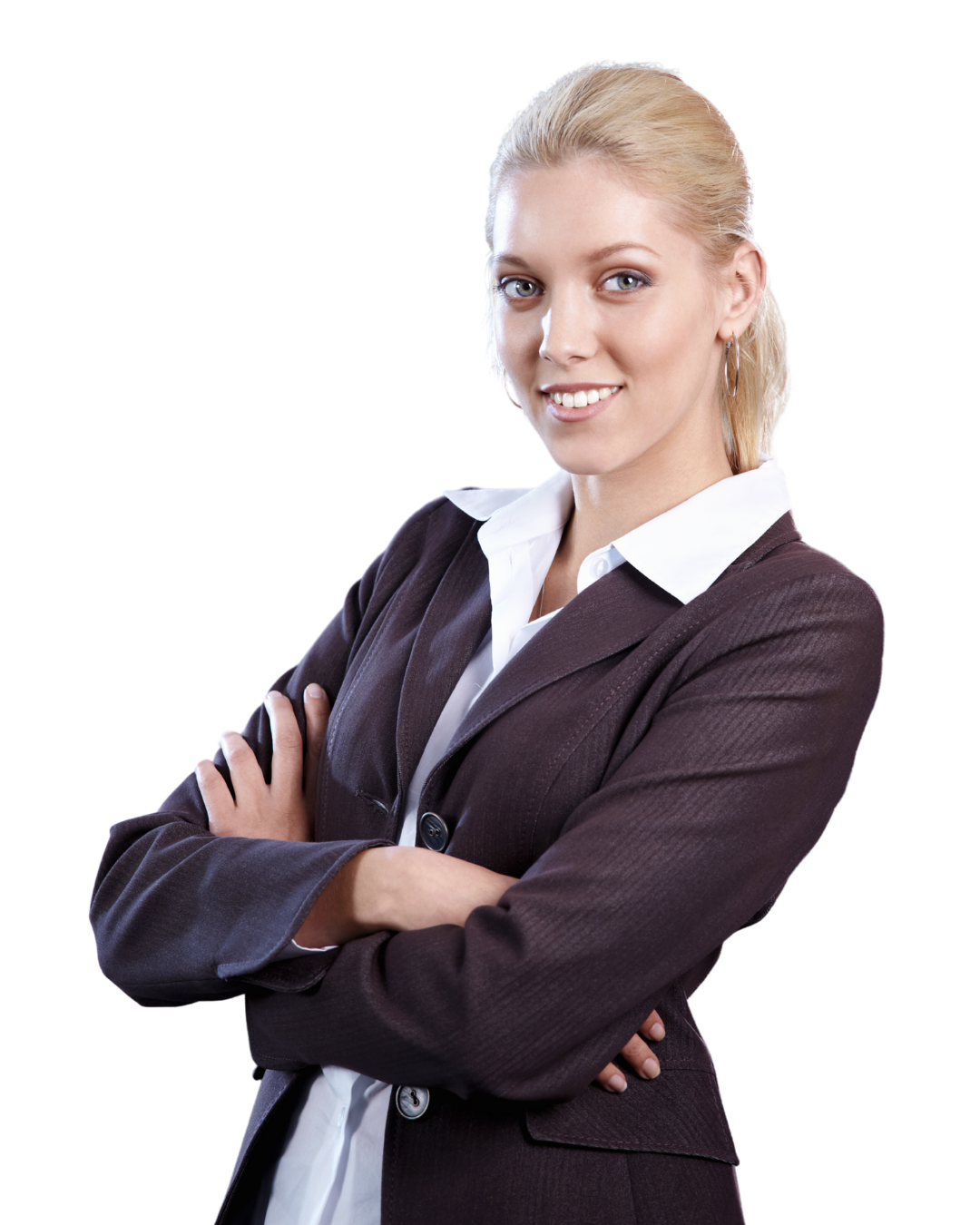 אישה בחליפה מחייכת בשילוב ידיים